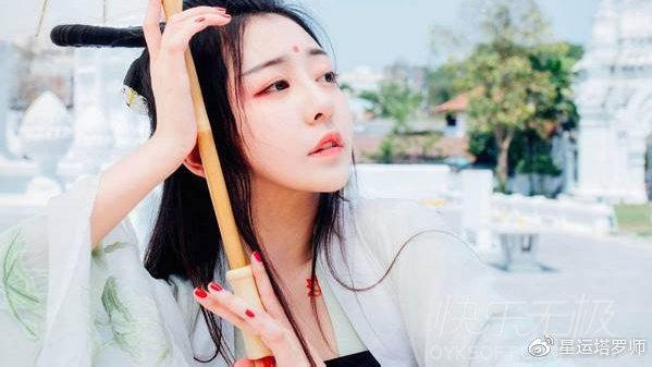 抖音早知惊鸿一场何必情深一往是什么歌